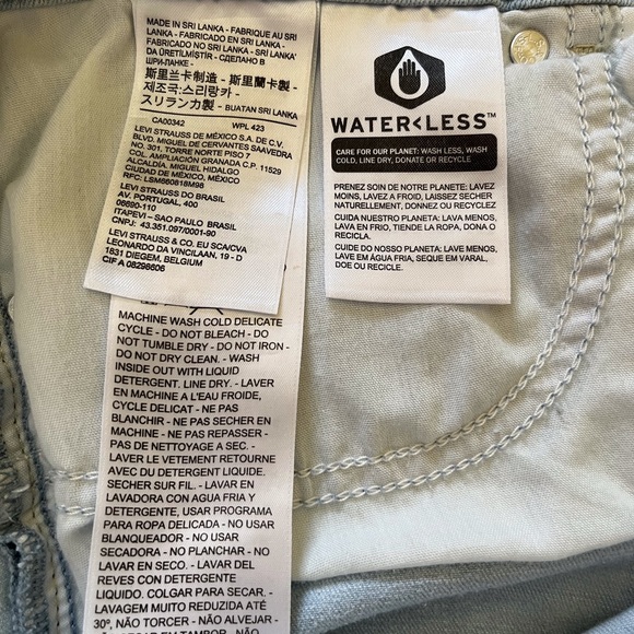 Levis Classic Crop light wash jeans size 8 - Picture 8 of 15